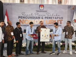 Mendapat Nomor Urut 1 Pasangan Menawan Alus Pisan Tersenyum Bahagia