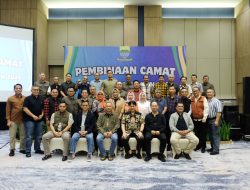 Memperkuat Sinergi Antarkewilayahan Para Camat di Kota Bandung Mengikuti Pembinaan
