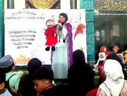 Tausiah Lewat Media Boneka, Menarik Perhatian Para Peserta Didik SDN 024 Coblong Kota Bandung