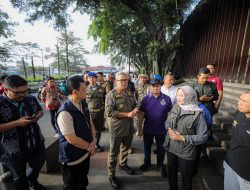 Wali Kota Bandung Mengeluarkan Kebijakan Melarang ASN Pemkot Menggunakan Kendaraan Dinas Untuk Mudik.