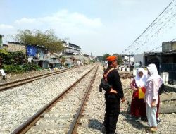 KAI Daop 2 Bandung, Melarang Masyarakat Ngabuburit di Jalur Kereta Api