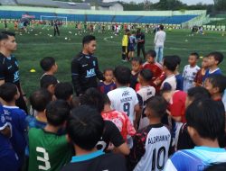 Ratusan Anak Bertalenta Mengikuti Session Coaching Clinic  MH Soccer Academy
