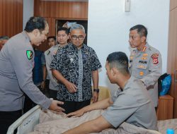 Bentuk Kolaborasi Forkopimda, Farhan Jenguk Anggota Polisi Pengamanan Laga Persib