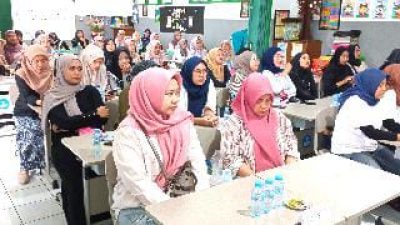 Lelis Fauziah Kepala SDN 054 Tikukur, Melakukan Kegiatan Awal yang Melibatkan Orangtua Peserta Didik
