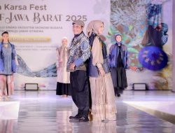 Bersama Sang Istri Erwin Jadi Peserta Peragaan Busana di PKJB 2025