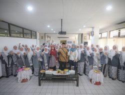 Erwin, Bidan Garda Terdepan Dalam Menjaga Kesehatan Ibu dan Anak