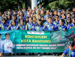 Wali Kota Bandung Muhammad Farhan Resmi Melepas Kontingen Kota Bandung Popda Jawa Barat XIV/2025