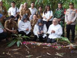 Kepala DP3AKB Jabar Dampingi Menteri Arifah Kunjungi Korban Bunuh Diri di Banjaran