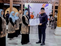 Walikota Bandung Kukuhkan KPAD Kota Bandung periode 2025–2030