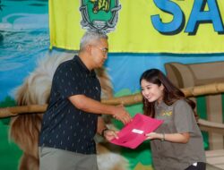 Pegawai Kebun Binatang Bandung Diberi Kadeudeuh