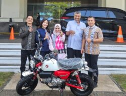 Apresiasi Loyalitas Merchant, BRI Regional Office 09 Bandung Serahkan Hadiah Motor Honda Monkey kepada Pemenang Program Merchant Lucky Ride