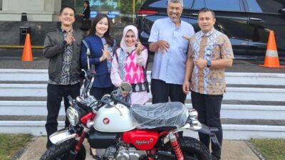 Apresiasi Loyalitas Merchant, BRI Regional Office 09 Bandung Serahkan Hadiah Motor Honda Monkey kepada Pemenang Program Merchant Lucky Ride