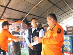 Pedulia Bencana Kampung Adat Ciptamulya, BRI Region 9 Bandung Salurkan Bantuan Logistik dan Survival Kit Bersama YBM BRILian